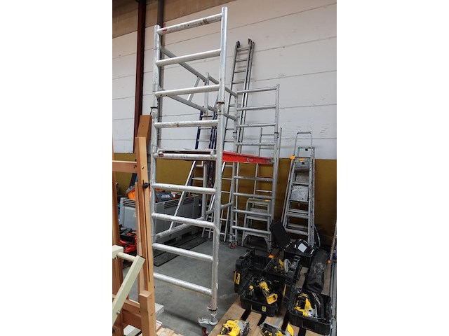 Verrijdbare werkstelling altrex - afbeelding 2 van  3