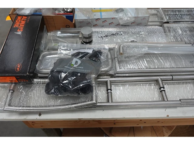 Verrijdbare werktafel + inhoud deurbeslag - afbeelding 6 van  14