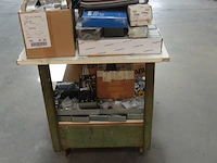 Verrijdbare werktafel + inhoud deurbeslag - afbeelding 7 van  14