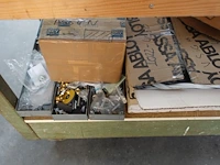 Verrijdbare werktafel + inhoud deurbeslag - afbeelding 11 van  14