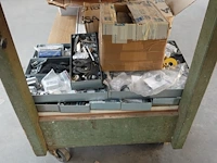 Verrijdbare werktafel + inhoud deurbeslag - afbeelding 12 van  14