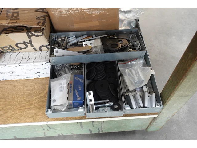 Verrijdbare werktafel + inhoud deurbeslag - afbeelding 13 van  14