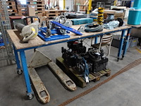 Verrolbare werktafel (+-1m20x2m50, 1m hoog)