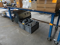 Verrolbare werktafel (+-1m20x2m50, 1m hoog)