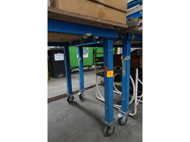Verrolbare werktafel (+-1m20x2m50, 1m hoog) - afbeelding 2 van  4