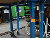 Verrolbare werktafel (+-1m20x2m50, 1m hoog) - afbeelding 2 van  4