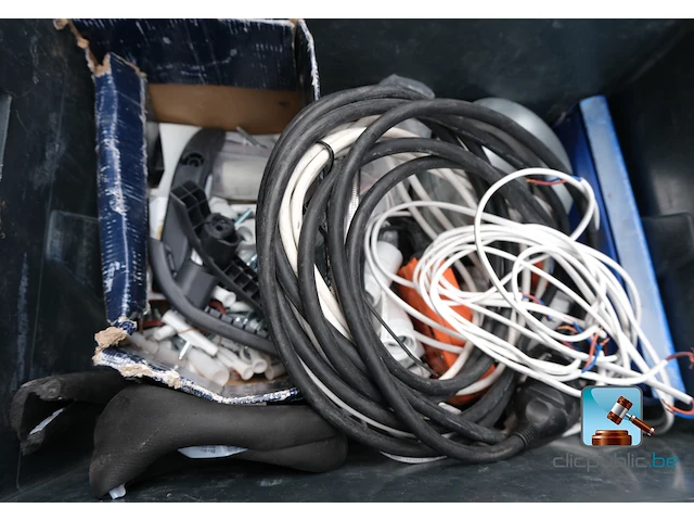 Verscheidenheid aan apparatuur voor de elektricien - afbeelding 13 van  13