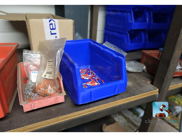 Verscheidenheid aan uitrusting - afbeelding 10 van  35