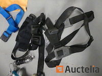 Verschillend duiken apparatuur; vinnen, masker, ... - afbeelding 5 van  9