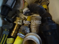 Verschillende aansluitingen in 5 geberit-containers - afbeelding 4 van  14