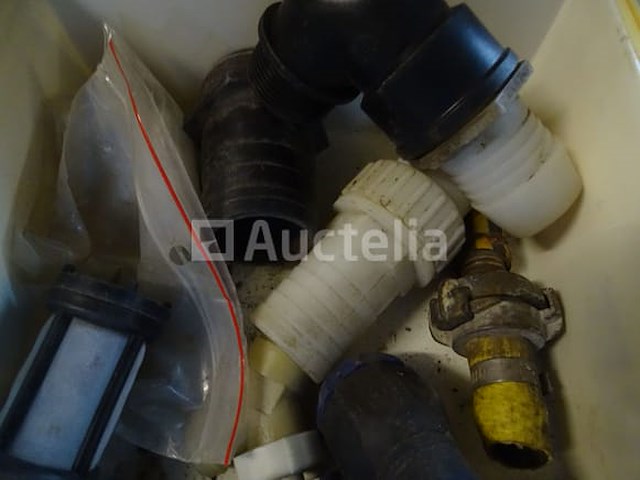 Verschillende aansluitingen in 5 geberit-containers - afbeelding 5 van  14