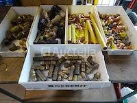 Verschillende aansluitingen in 5 geberit-containers - afbeelding 1 van  14