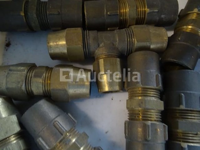 Verschillende aansluitingen in 5 geberit-containers - afbeelding 8 van  14