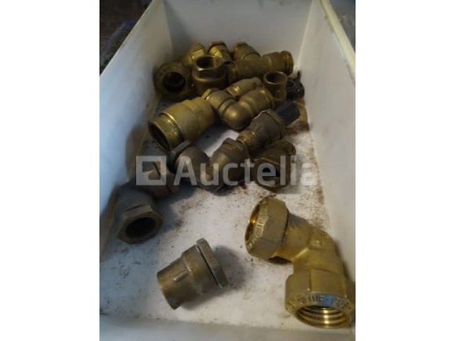 Verschillende aansluitingen in 5 geberit-containers - afbeelding 9 van  14