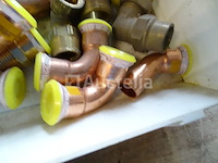 Verschillende aansluitingen in 5 geberit-containers - afbeelding 12 van  14