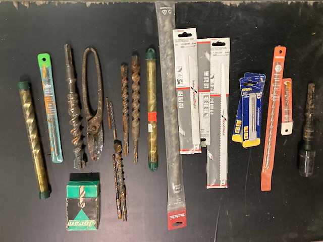 Verschillende boren en repricozagen - afbeelding 1 van  1