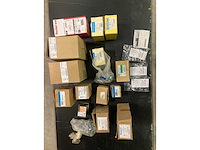 Verschillende bouten/moeren - afbeelding 1 van  1