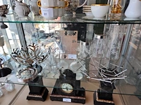 Verschillende designobjecten alessi w.o.: organisch gevormde mediterraneo fruitschaal, 6 metalen onderzetters mini girotondo, kandelaar anne candle, fotolijst 10x15 cm, fruitschaal/mand blow up, drie glazen voorraadpotten. verzilverde bordenhouder