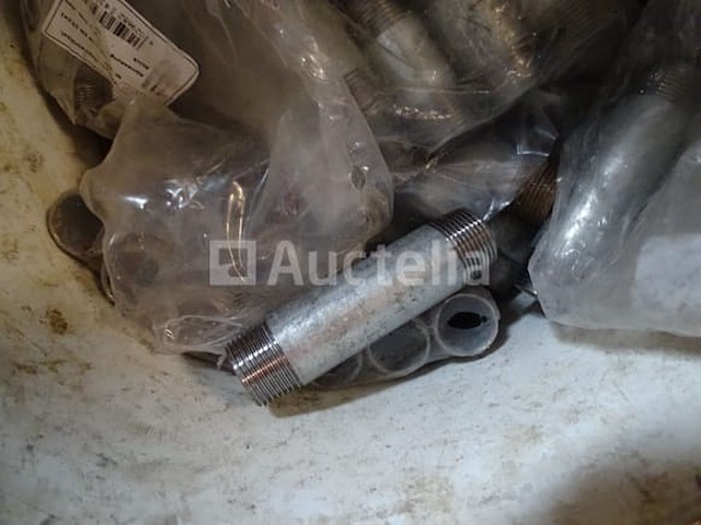 Verschillende gegalvaniseerde fittingen in 5 emmers - afbeelding 5 van  7