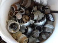 Verschillende gegalvaniseerde fittingen in 5 emmers - afbeelding 7 van  7