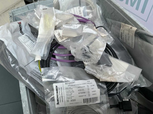 Verschillende jungheinrich-onderdelen in een doos - afbeelding 6 van  8