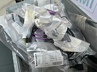 Verschillende jungheinrich-onderdelen in een doos - afbeelding 6 van  8