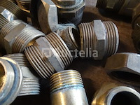 Verschillende messing fittingen in een pvc-bak - afbeelding 6 van  10