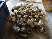 Verschillende messing fittingen in een pvc-bak - afbeelding 8 van  10