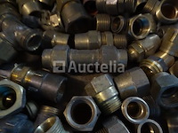 Verschillende messing fittingen in een pvc-bak - afbeelding 4 van  17