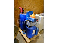 Verschillende plastic vaten en containers - afbeelding 3 van  8
