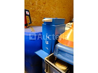 Verschillende plastic vaten en containers - afbeelding 4 van  8