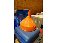 Verschillende plastic vaten en containers - afbeelding 5 van  8