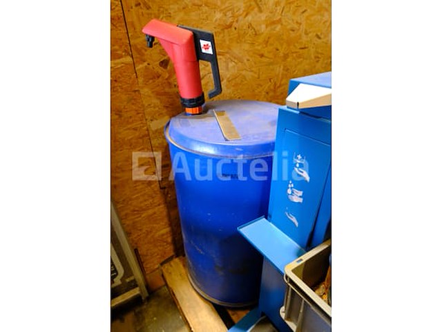 Verschillende plastic vaten en containers - afbeelding 8 van  8