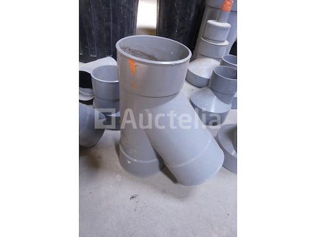 Verschillende pvc-fittingen en ellebogensets - afbeelding 1 van  12
