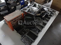 Verschillende schroeven en beslag - afbeelding 2 van  9