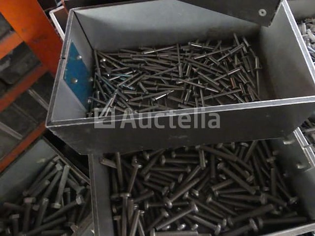 Verschillende schroeven en beslag - afbeelding 3 van  9