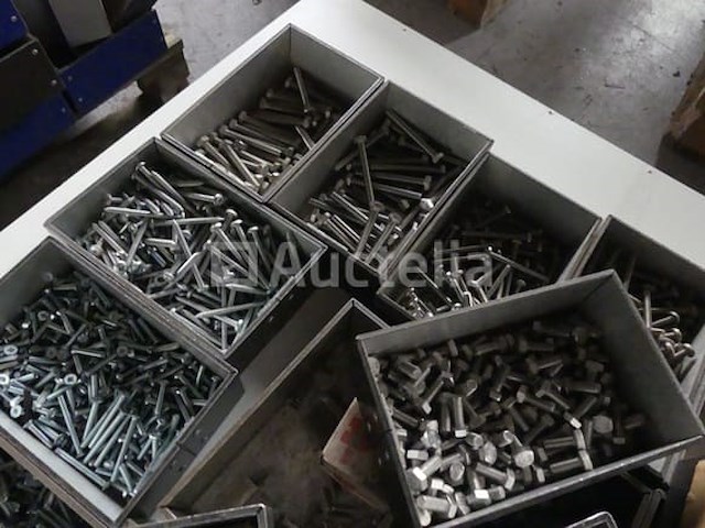 Verschillende schroeven en beslag - afbeelding 4 van  9