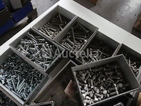 Verschillende schroeven en beslag - afbeelding 4 van  9