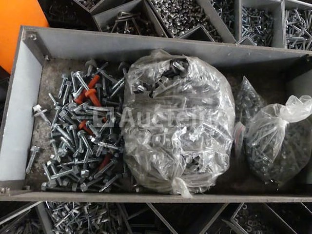 Verschillende schroeven en beslag - afbeelding 5 van  9