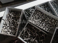 Verschillende schroeven en beslag - afbeelding 7 van  9