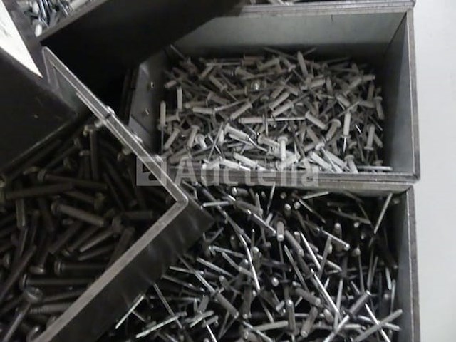 Verschillende schroeven en beslag - afbeelding 8 van  9