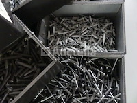 Verschillende schroeven en beslag - afbeelding 8 van  9