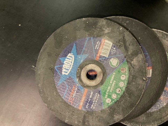 Verschillende slijpschijven en scherpstenen voor beitels - afbeelding 2 van  6