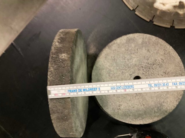 Verschillende slijpschijven en scherpstenen voor beitels - afbeelding 6 van  6