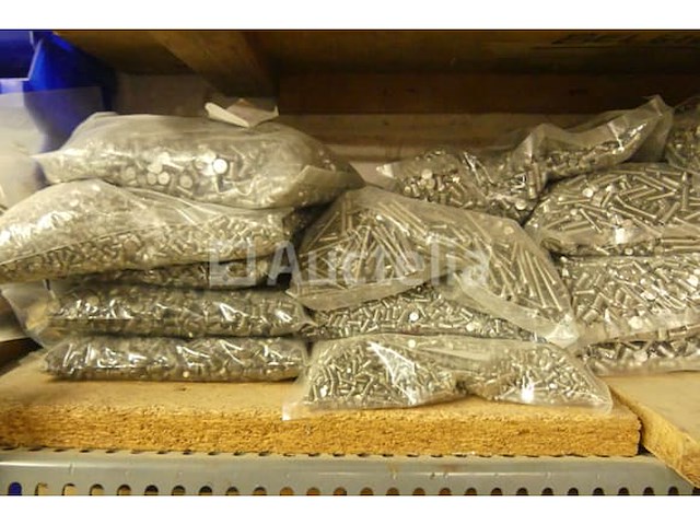 Verschillende soldeerstelsets - afbeelding 1 van  3