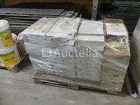 Verschillende tegels 37,44 m² + 7 m² - afbeelding 1 van  6