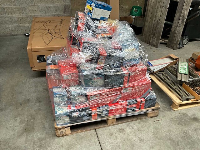 Verschillende waterpompen - afbeelding 1 van  7