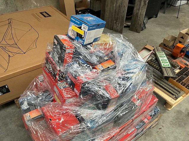 Verschillende waterpompen - afbeelding 6 van  7