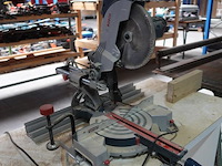 Versteekzaag bosh op houten werktafel - afbeelding 3 van  8