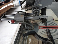 Versteekzaag bosh op houten werktafel - afbeelding 4 van  8